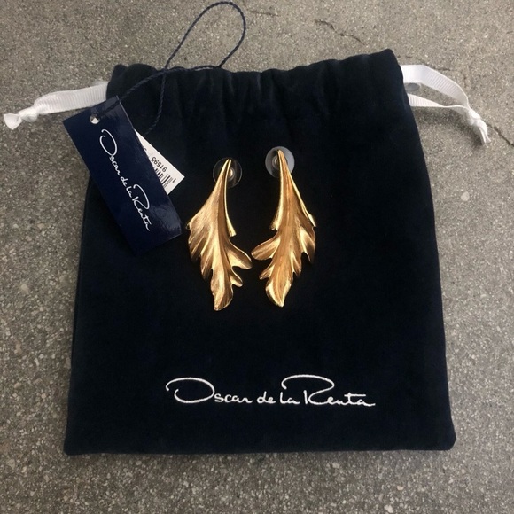 Oscar de la Renta Gold Leaf Earrings - Picture 5 of 5